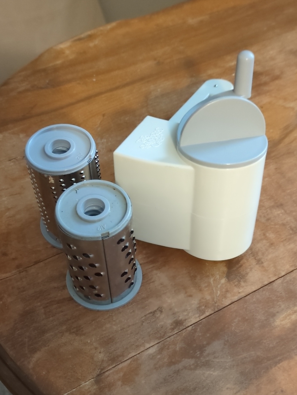 Pampered Chef Deluxe Cheese Grater With 2 Graters